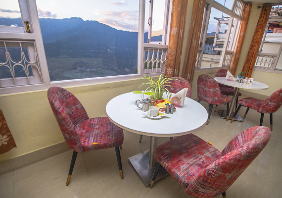 Unwind at Greendale Residence Coffee Shop – where every sip meets comfort and elegance